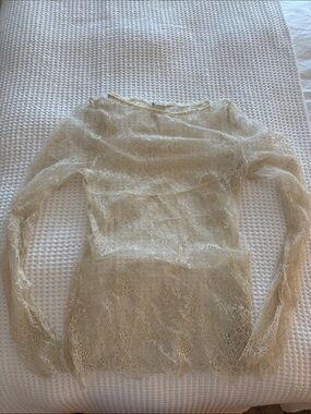Long sleeve lace open back layering top